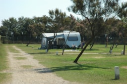 Kampeerplaats(en) - Staanplaats - 70 M² - Camping Amfora