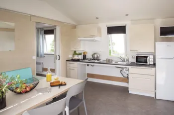 Mietunterkunft - Mobilheim Pmr Confort 31M² 2 Zimmer - Behindertengerecht + Halbüberdachte Terrasse - Flower Camping Le Jardin de Sully