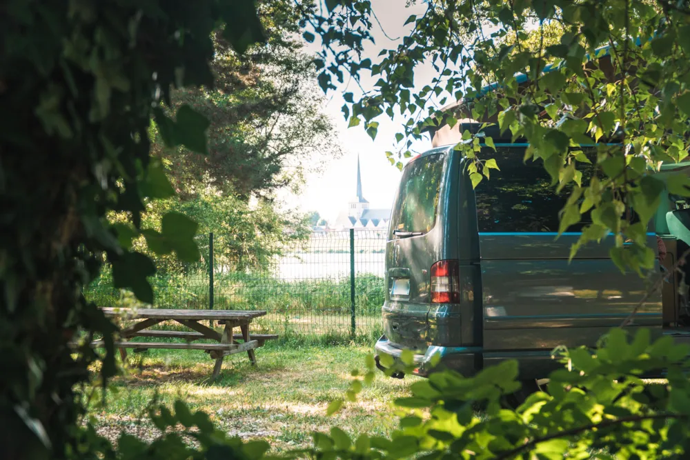 Parcela en camping Junto a una riviera - sobre la orilla de la Loire - Tienda pequeña
