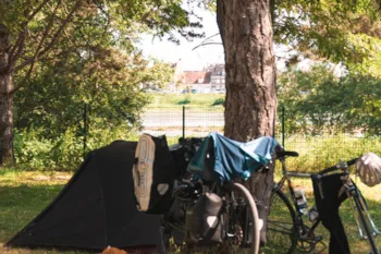 Stellplatz - Camping Stellplatz - Fahrrad / Boot - Ohne Auto - Flower Camping Le Jardin de Sully