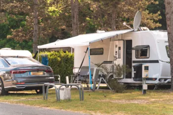 Stellplatz - Stellplatz Komfort - Flower Camping Le Jardin de Sully