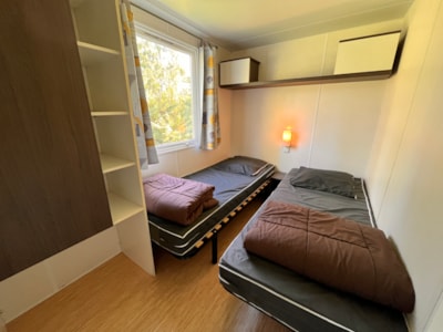 Mobile-home Confort 38m² 3 bedrooms + TV + sheltered terrace 18m² + 2 bathrooms