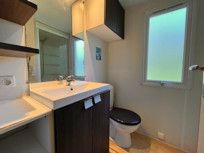 Mobile-home Confort 38m² 3 bedrooms + TV + sheltered terrace 18m² + 2 bathrooms