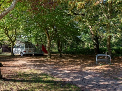 Camping pitch for tent 2.5m * 2.5 m maxi - van 2.10m maxi - on the edge of the Loire Valley -