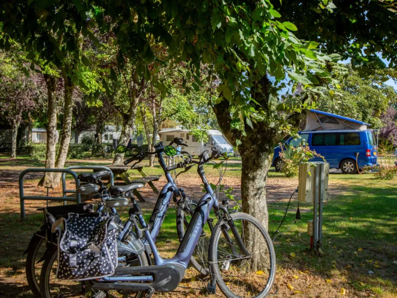 Emplacement En Camping - Special Loire A Velo - Interdit Aux Voitures