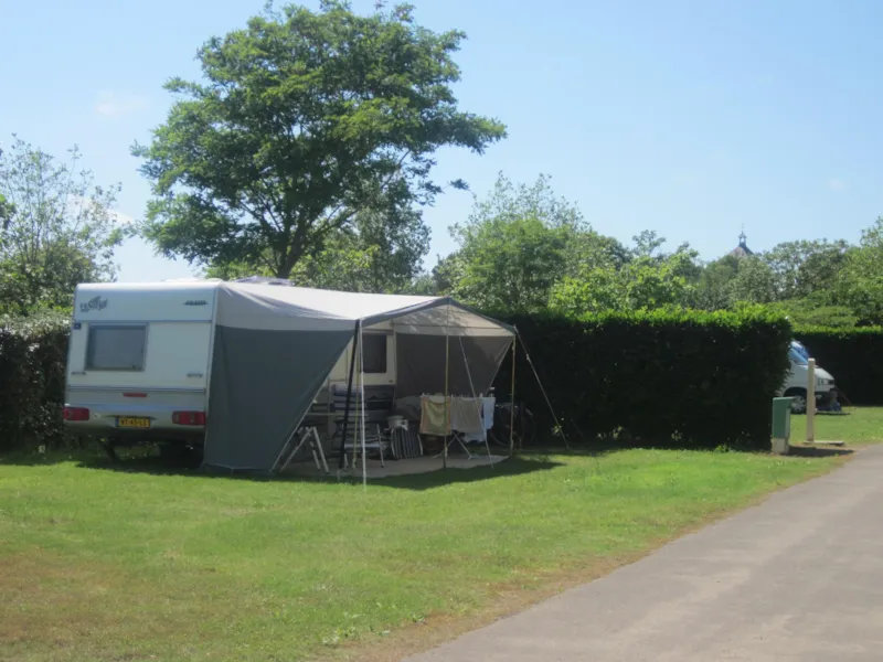 Emplacement À La Nuitée Avec Électricité
