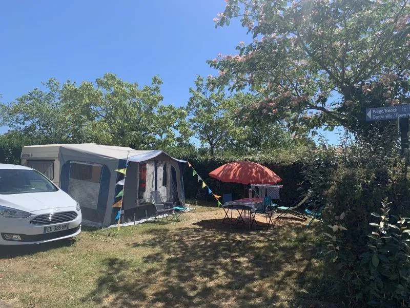 Emplacement À La Nuitée Avec Électricité