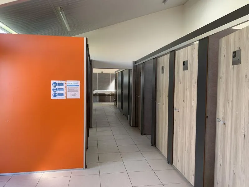 Emplacement À La Nuitée Avec Électricité