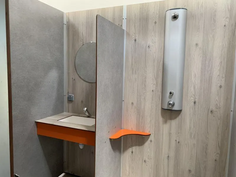 Emplacement À La Nuitée Avec Électricité