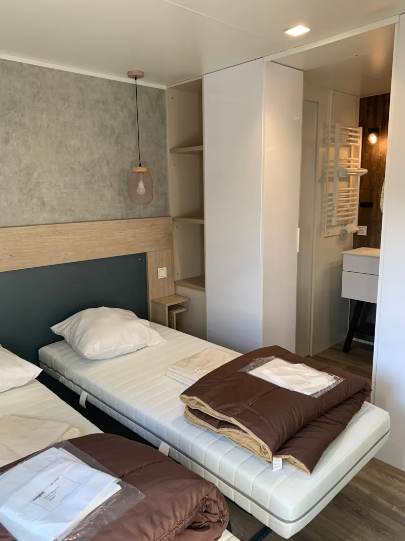 C- Mobil-Home Méditerranée Confort Climatisé 2 Chambres 1/4 Pers.
