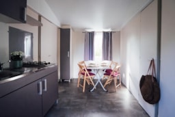 Location - Mobil-Home Klassic 26 À 30 M² (2 Chambres) + Terrasse - Camping Kerscolper