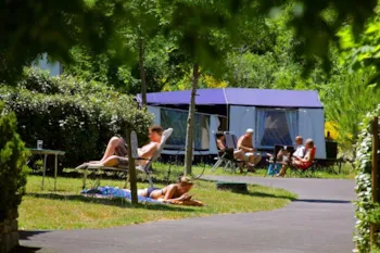 Stellplatz - Pauschale: Stellplatz 1 Auto + Zelt Oder Wohnwagen + Strom 10A - Le Moulin de Sainte Anne