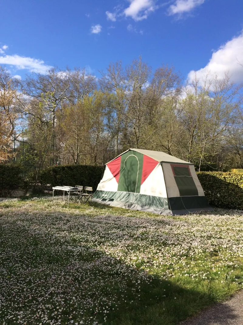 Emplacement Confort 80 À 100M² + Élect 10A  (Prévoir Dérouleur De 25M)