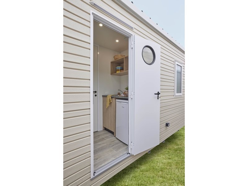 PREMIUM kampeerplaats 2/6 pers. met privé sanitair + 10A elektriciteit