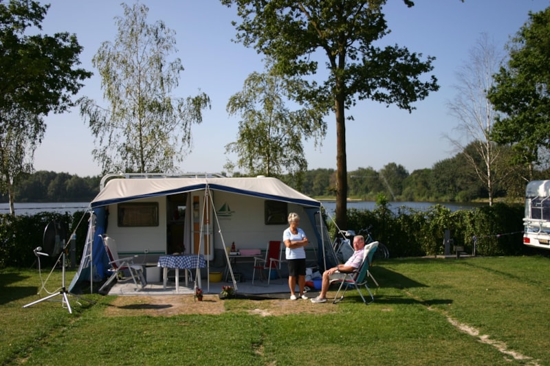 Stellplatz Komfort mit Hund (ungefähr 100m²  10amp)