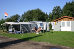 Kampeerplaats(en) - Super  Comfort Standplaats - 150M² - Privé Sanitair - De Schatberg