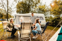 Kampeerplaats(en) - Comfortplaats - Ongeveer 100M2 Huisdiervrij - Elektriciteit 10A - De Schatberg