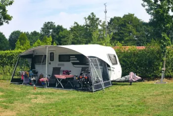 Stellplatz - Komfortplatz - Ca. 100M2 Haustierfrei - Strom 10A - De Schatberg