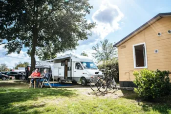 Stellplatz - Totaler Komfort - Ca. 130M2 Mit Hund - Strom 10A - De Schatberg