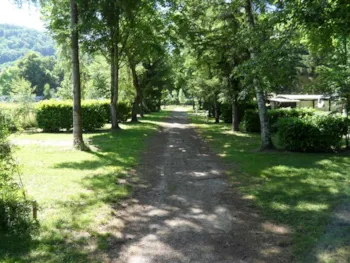 Stellplatz - Stellplatz Ohne Strom + 1 Auto - Camping Le Haut Salat