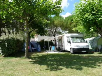Kampeerplaats(en) - Standplaats: Auto + Tent/Caravan Of Kampeerauto - Camping Paradis Aloé