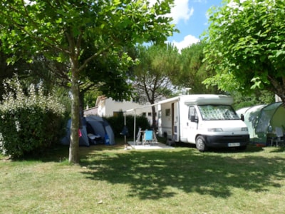 Pitch: car + tent/caravan or camping-car — 1