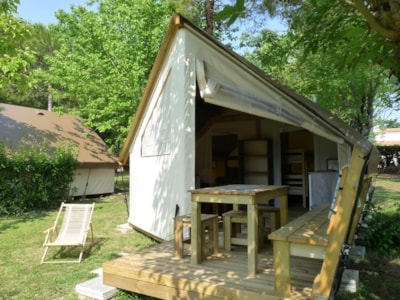 Ecolodge  2 chambres -  sanitaire du camping — 4