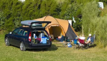 Stellplatz - Stellplatz Strand Classic + Wagen - Camping La Plage de Treguer