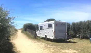 Stellplatz - Stellplatz Strand Open Air + Wagen (+100M2) - Camping La Plage de Treguer
