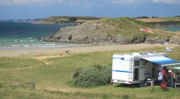 Stellplatz - Royal Pitch - Balkon Meerblick +120M2 - Camping La Plage de Treguer