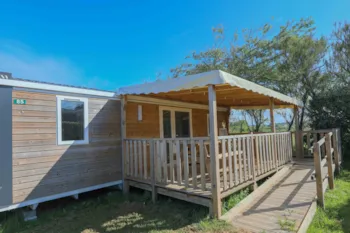 Mietunterkunft - Cottage Handicapé (Pers. Mobilité Réduite) Grand Confort 2 Chambres + Terrasse - Camping La Plage de Treguer