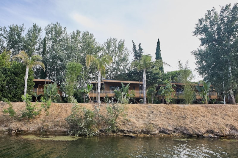 LODGE KABANE 2/5, terrasse en bois couverte, climatisation, TV, 1 voiture (2 chambres) 1/5 Pers.