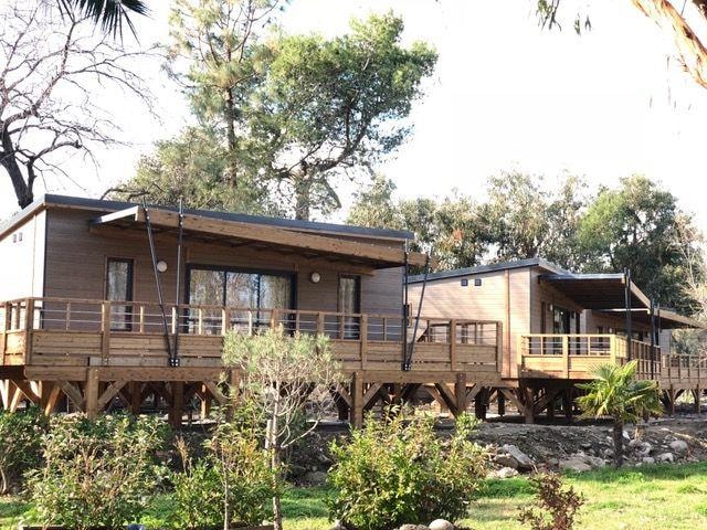 LODGE KABANE 2 bedrooms, 2 bathrooms, sheltered terrace, TV, air-conditioning, 1 car 1/4 Ppl.