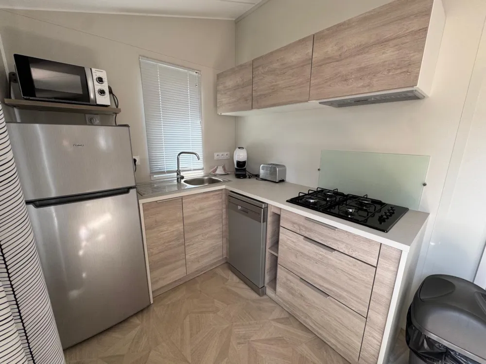 Mobilheim Mit 2 Schlafzimmern, 31 M², Für 4–6 Personen, Komfortabel Und Geräumig, Mit Geschirrspüler Und Einem 160-Cm-Bett