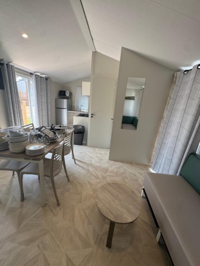 2-bedroom mobile home, 31 m², sleeps 4–6, spacious and comfortable, with dishwasher and a 160-bed