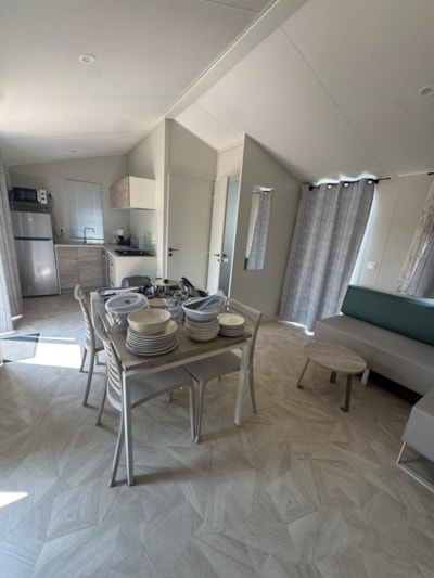 2-bedroom mobile home, 31 m², sleeps 4–6, spacious and comfortable, with dishwasher and a 160-bed