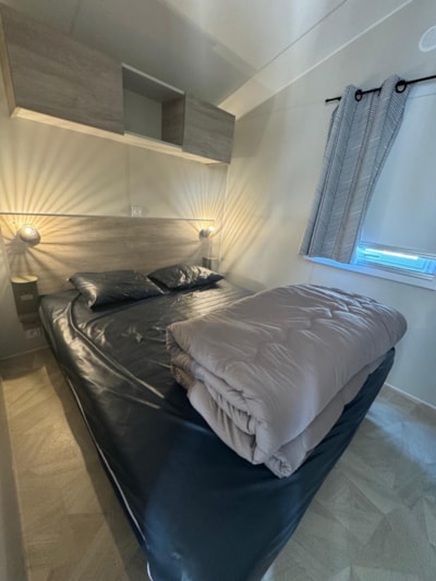 2-bedroom mobile home, 31 m², sleeps 4–6, spacious and comfortable, with dishwasher and a 160-bed