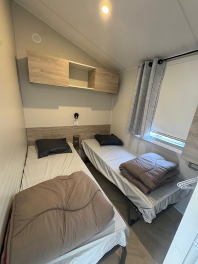 2-bedroom mobile home, 31 m², sleeps 4–6, spacious and comfortable, with dishwasher and a 160-bed
