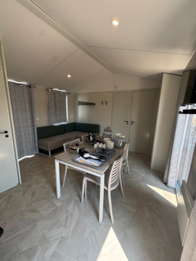 2-bedroom mobile home, 31 m², sleeps 4–6, spacious and comfortable, with dishwasher and a 160-bed