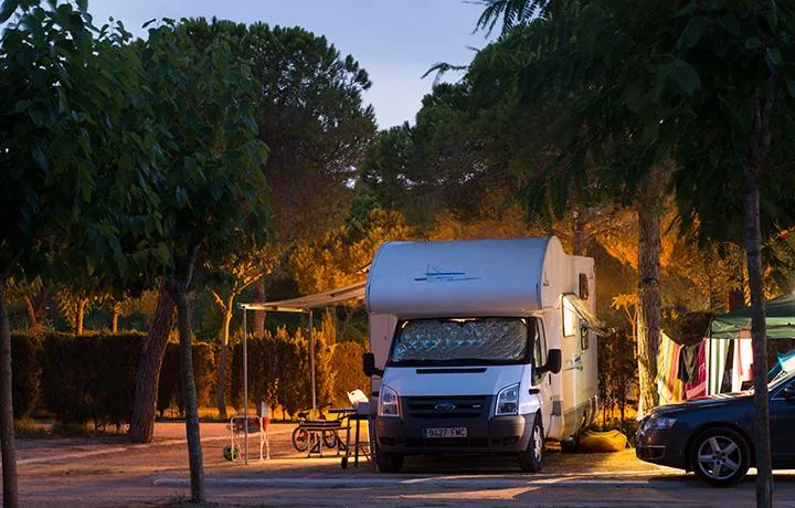 Emplacement (Voiture + Tente/Caravane + Électricité 5A)