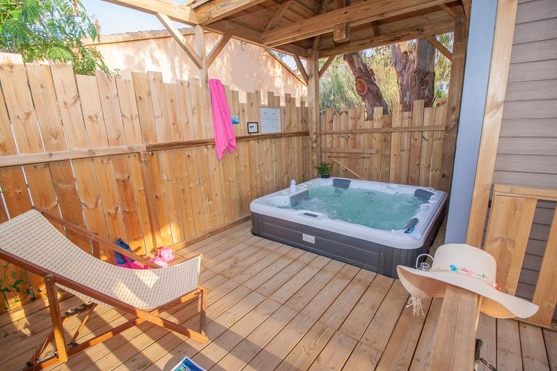 Location - Mobil-Home Moorea 52 M² - 3 Pièces - 2Chambre - Jacuzzi Privatif - Climatisation - Camping International, Giens