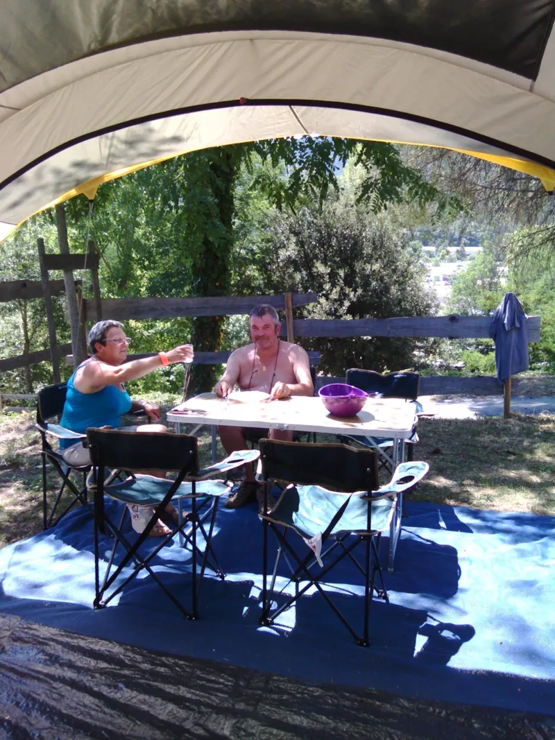 Ready To Camp : Véritable Tente Équipée, Avec Frigo Et Electricité