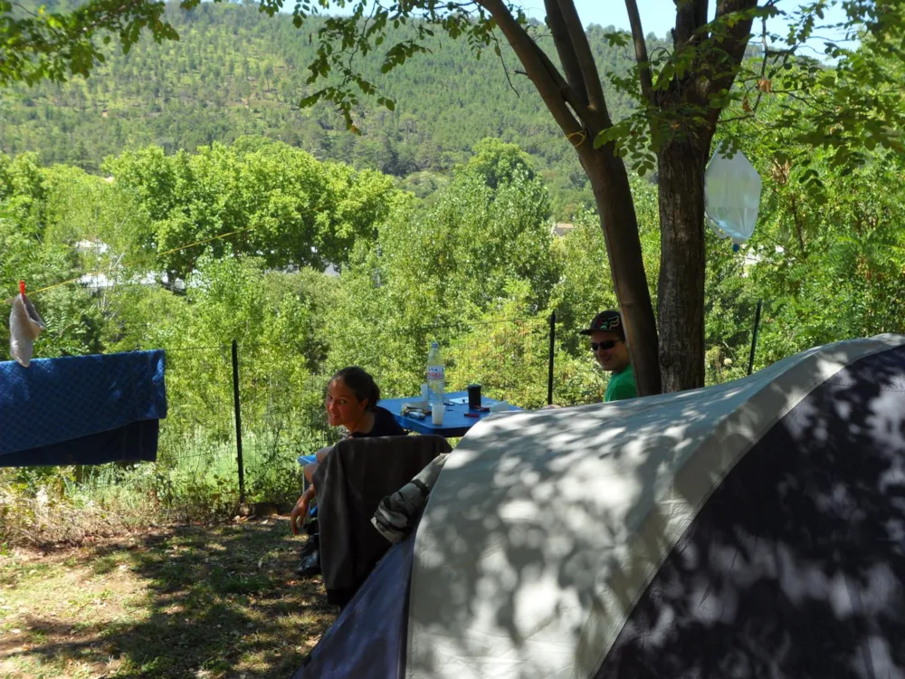 Emplacement - Forfait Randonneur Sans Electricité - Flower CAMPING LES FAUVETTES