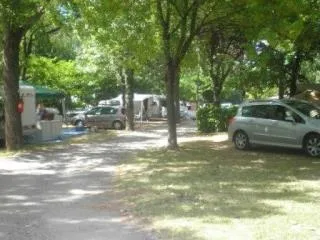 Stellplatz - Stellplatz Nature (Zelt, Wohnwagen, Wohnmobil / 1 Auto) Ohne Strom - Flower CAMPING LES FAUVETTES