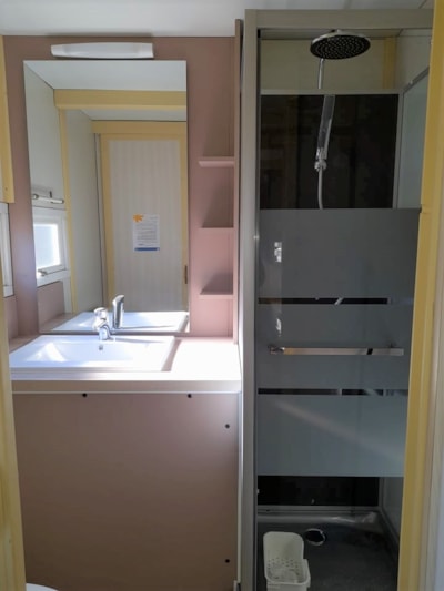 Chalet GECKO Standard 20m² (2 bedrooms) + sheltered terrace 7m² — 4