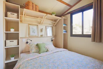 Mietunterkunft - Mobilheim Portland Premium 35M² (3 Zimmer) + Überdachte Terrasse 17M² + Klimaangle - Flower CAMPING LES FAUVETTES