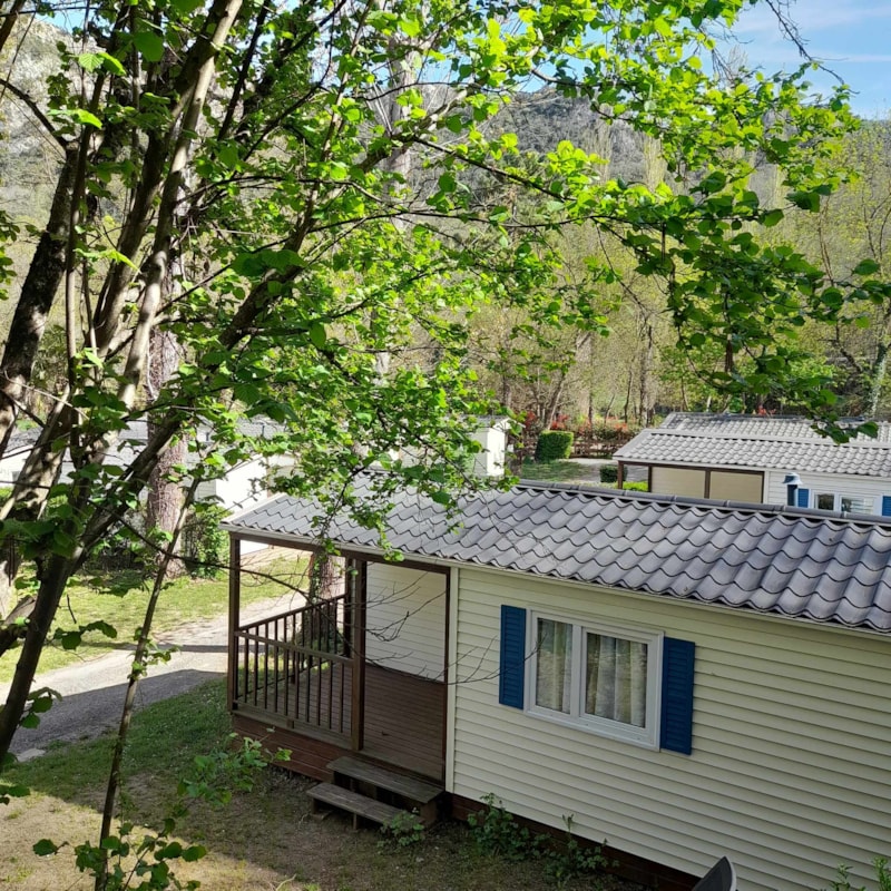 Mobil-home MEDITERRANEE Confort 26m2 (2 chambres)+ terrasse couverte 6,20m2 - côté Cévennes+ clim+tv