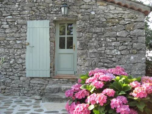 Mietunterkunft - Petit Mas Mit Frühstück - image n°3 - Roulottes et Cabanes de Saint Cerice