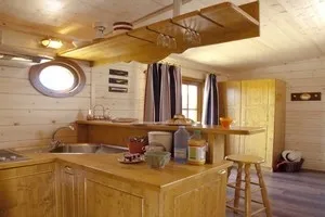 Location - Cabane De Sam Climatisée ( Petite Maison De Famille, Spa Privatif Sur La Terrasse ) / 5 Pers Inclus - image n°3 - Roulottes et Cabanes de Saint Cerice