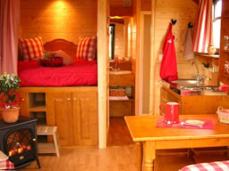 Accommodation - Gipsycar  With Breakfast - Roulottes et Cabanes de Saint Cerice